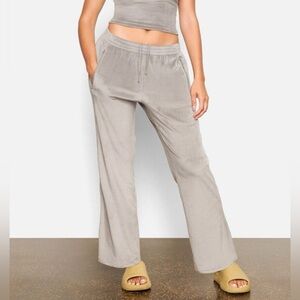 SKIMS Velour Soft Wide-Leg Sweatpants Loungewear in Grey - L